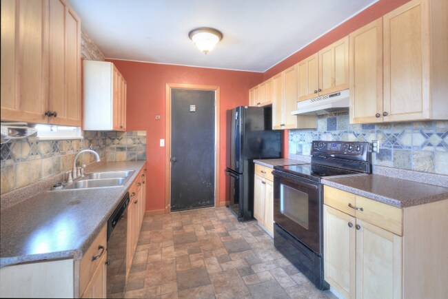 Building Photo - 475 Avenida Del Cielo