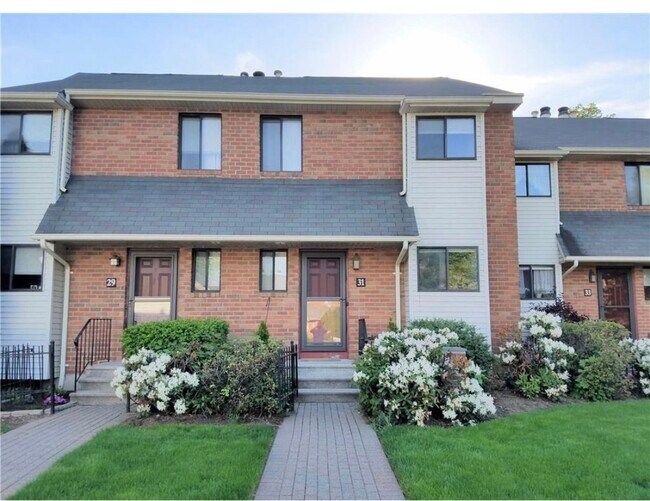 31 Danforth Ln Unit 31, West Hartford, CT 06110 Condo for Rent in
