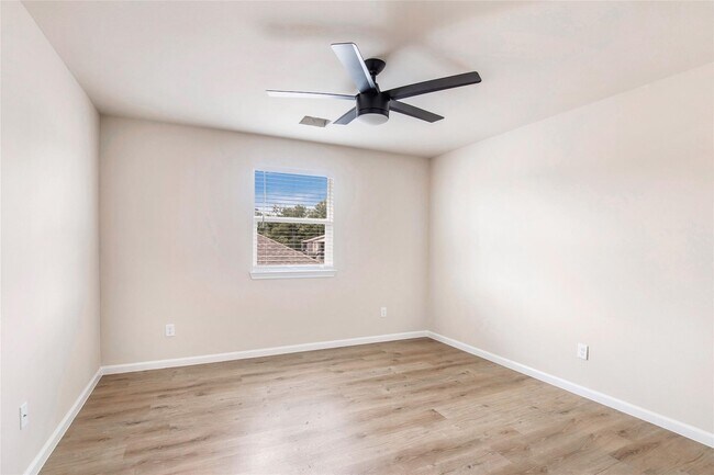 Building Photo - 322 Carlos Leal Dr