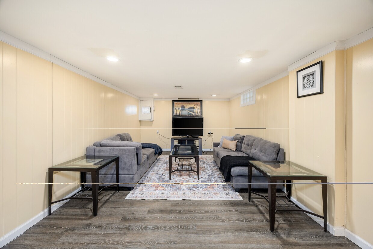 Building Photo - 1427 E Deshler Ave