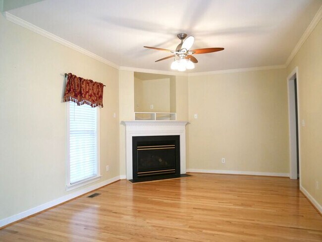 Foto del edificio - 1312 Hawkins Wood Cir
