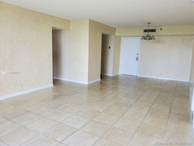 Foto del edificio - Royal Oaks Condo