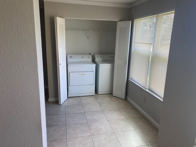 Photo - Venetian Place - 613 Apartment