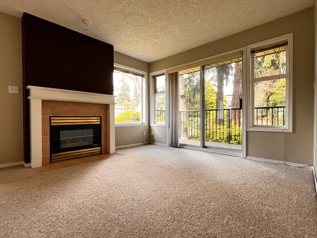 Building Photo - 971 McKenzie Ave