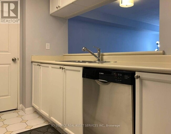 Building Photo - 101 Subway Crescent