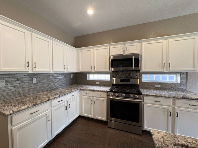 Foto del edificio - Beautiful, Spacious Home Located in the He...