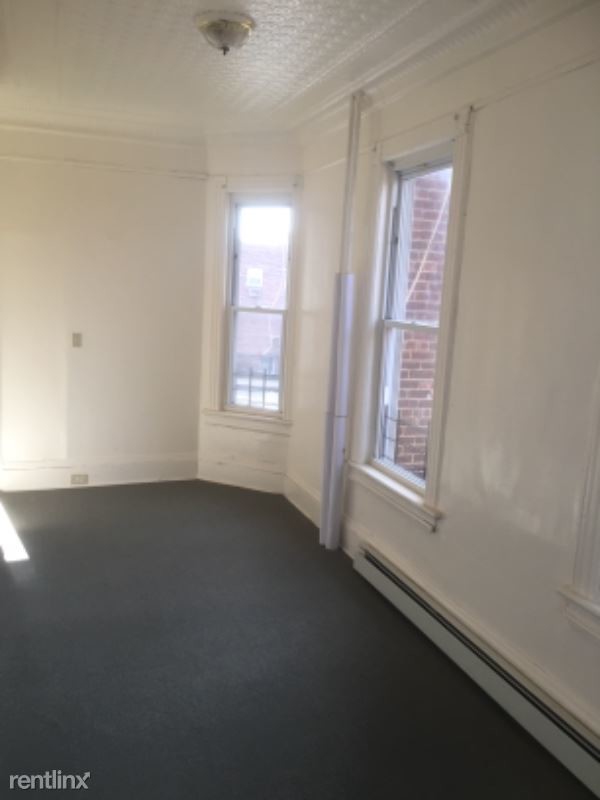 Building Photo - 633 E 241st St