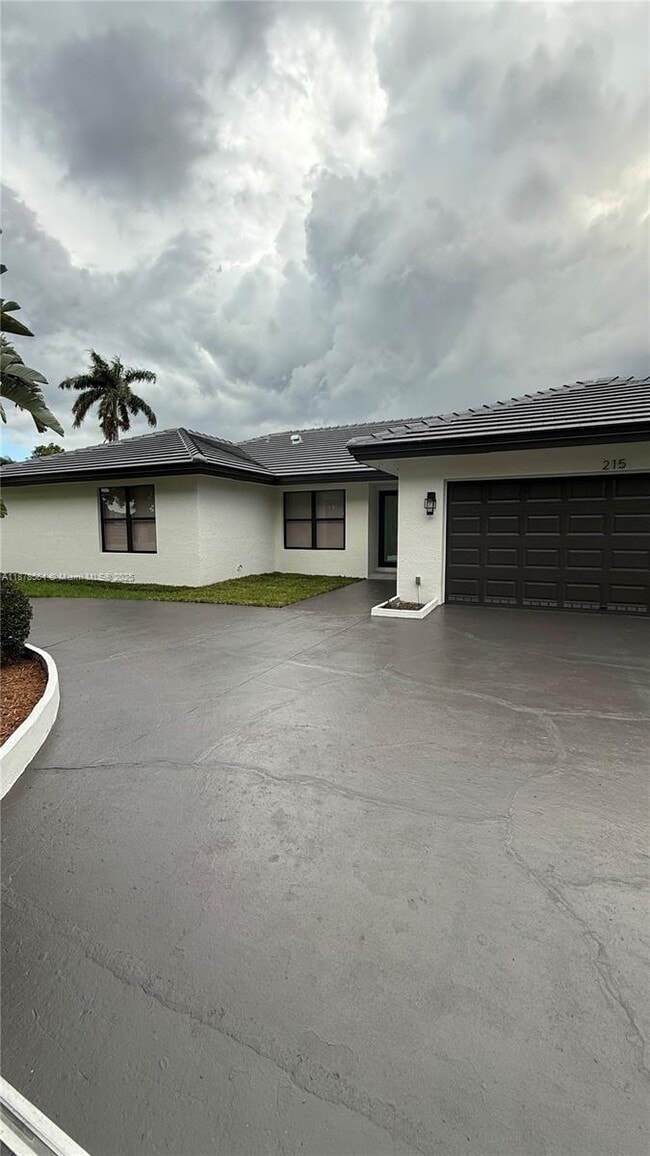Foto del edificio - 215 NW 136th Ct