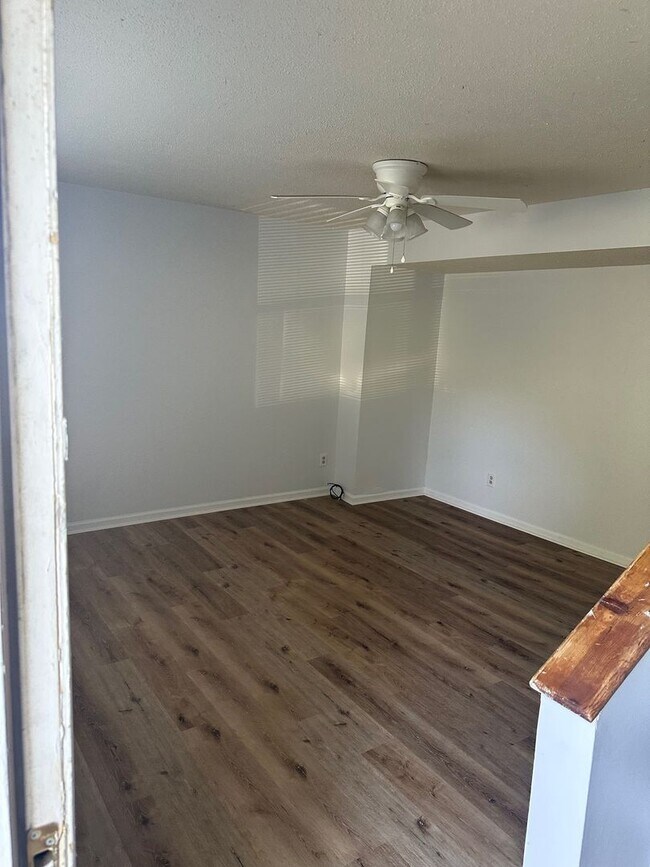 Building Photo - 407 S Merritt Mill Rd