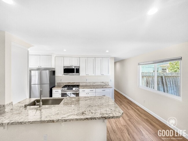 Building Photo - Beautiful 3BD/2BA W/ Updated Kitchen and Backyard in Morena!