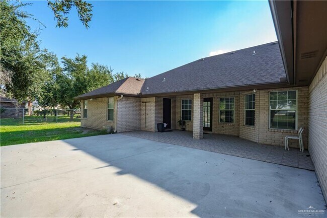 Foto del edificio - 4701 Ponds Edge Rd