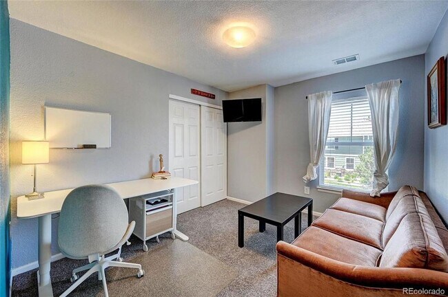 Building Photo - 17100 Waterhouse Circle Unit A