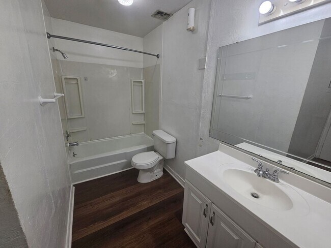 Building Photo - 226 Georgetown Dr