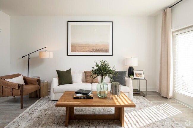 1 BR 1 BA, 819 SF - The Watts