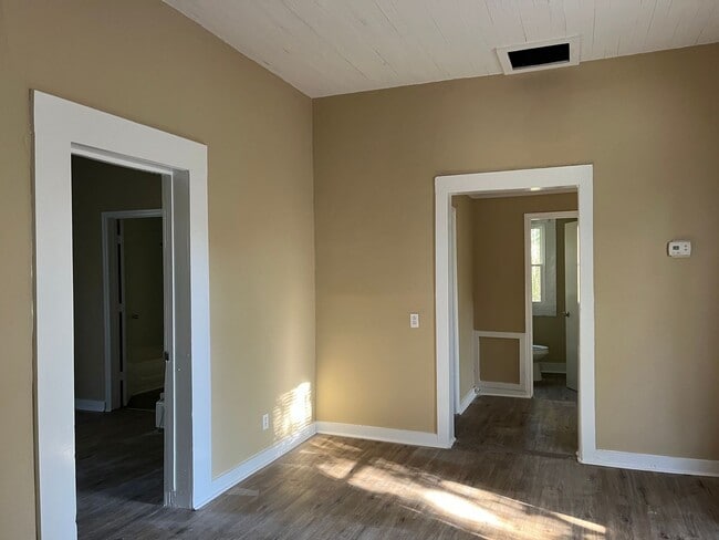 Building Photo - 3 Bed 2 Bath Home