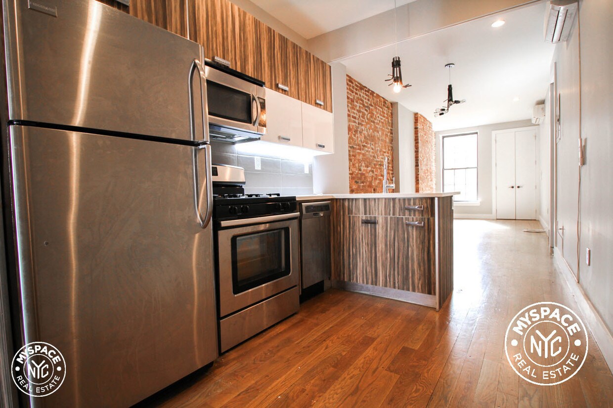 Foto principal - 540 Bainbridge St