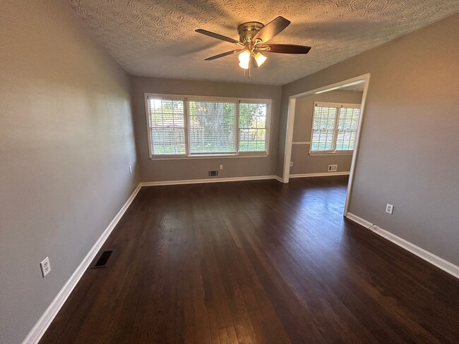 Building Photo - Cozy & Stylish 2-Bed, 2-Bath Home with Fro...