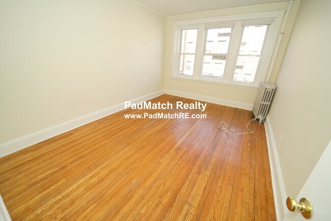 Building Photo - 127 Sutherland Rd