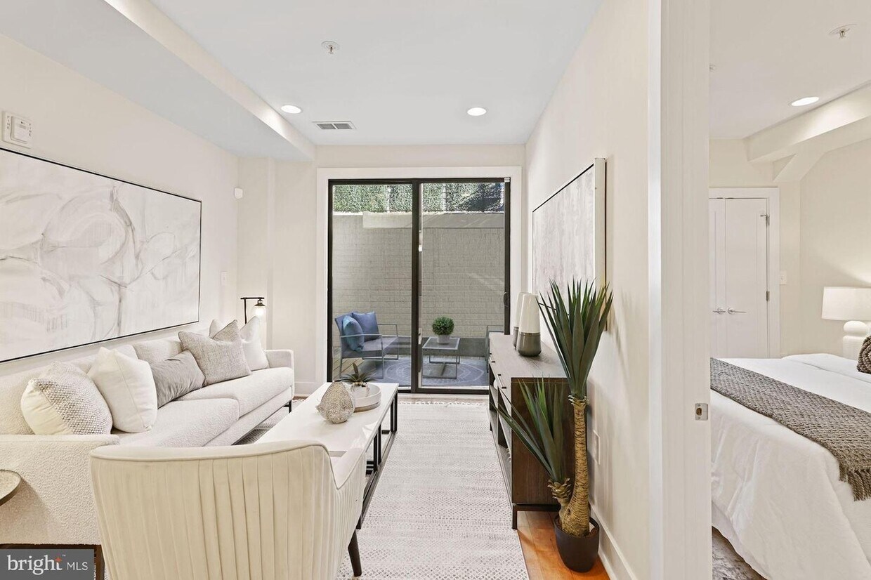 Primary Photo - 2140 Wisconsin Ave NW