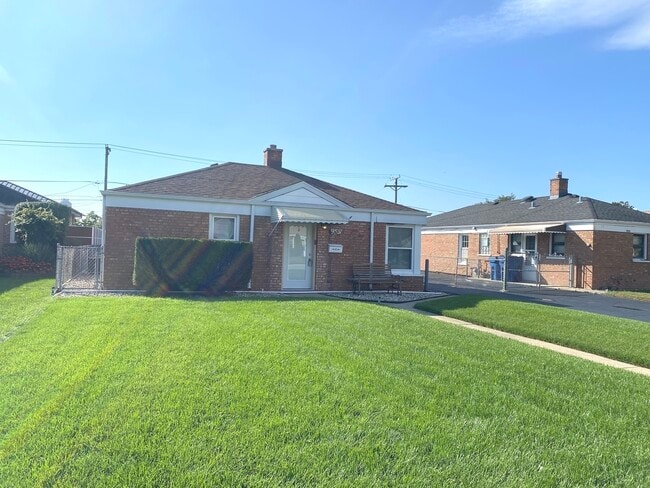 Building Photo - 9531 Nerbonne Ave