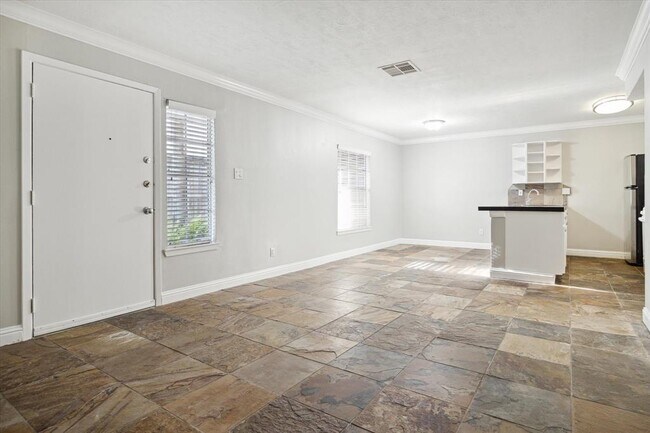 Building Photo - 2418 Mimosa Dr
