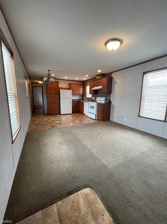 Building Photo - 631 Countryside Trailer Ct