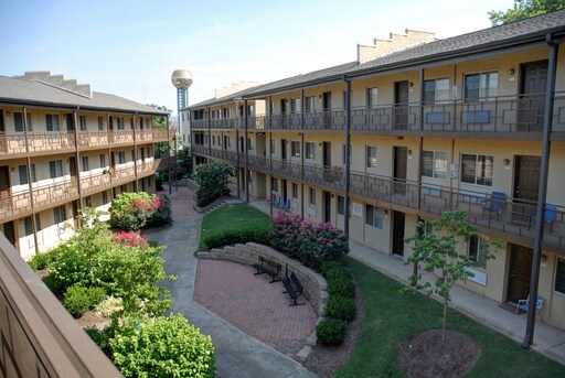 Primary Photo - 820 W Hill Ave