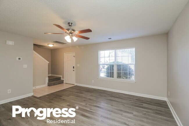 Building Photo - 520 River View Dr