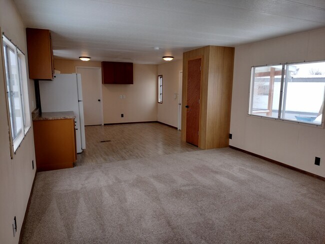 Building Photo - 193 Countryside Cir