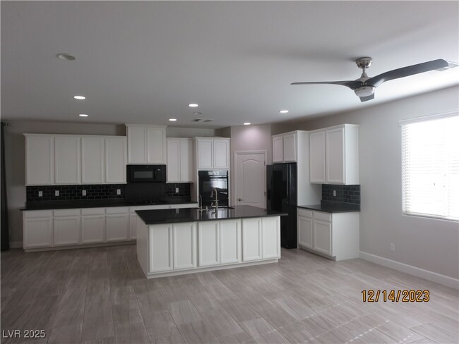 Foto del edificio - 6118 Andover Wood Rd