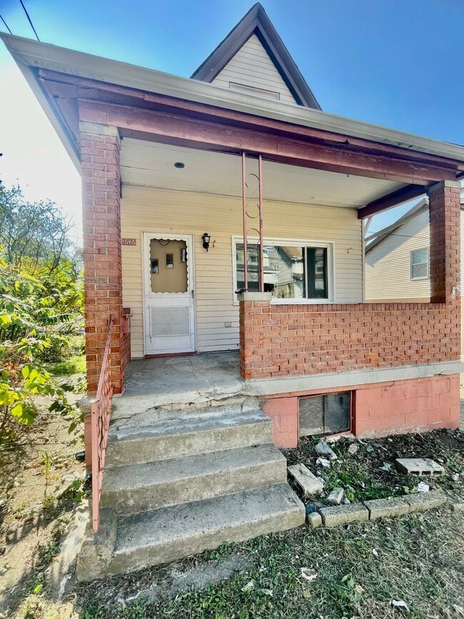 Building Photo - 3 Bed 1 Bath- Pittsburgh PA