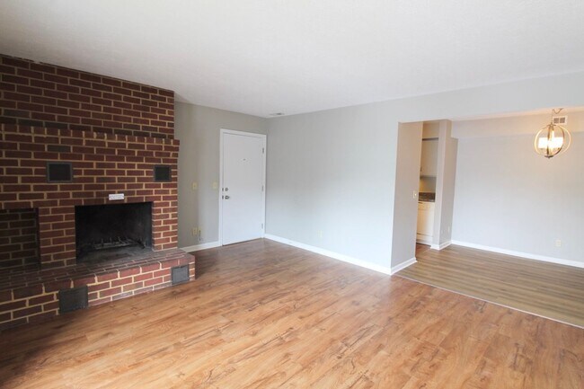Foto del edificio - 1030-8 Blue Ridge Drive