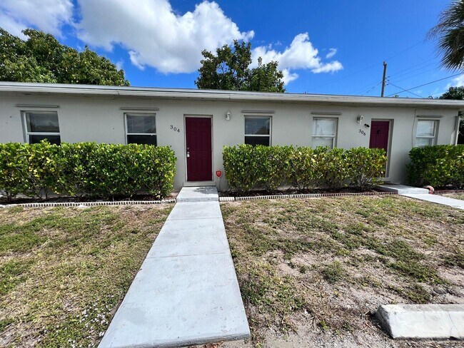 Building Photo - 304 Jennings Ave