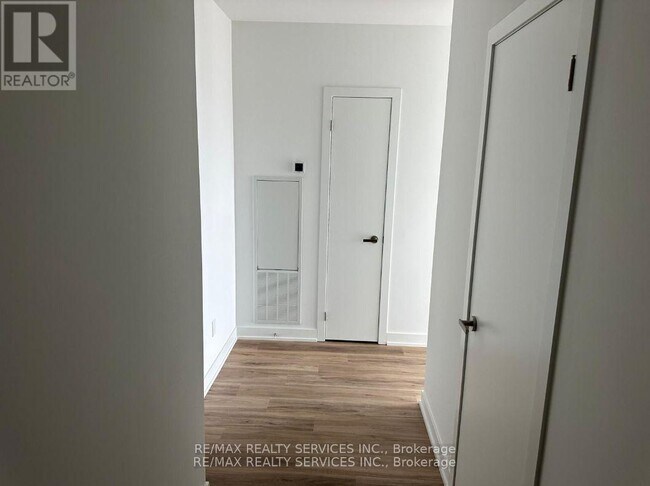 Building Photo - 370 Martha St