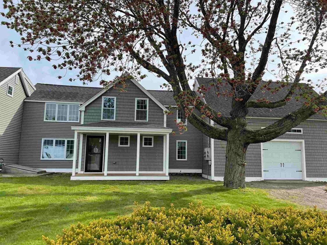 Primary Photo - 426 Winnacunnet Rd