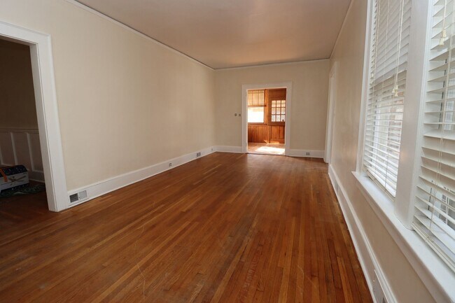 Foto del edificio - Live just minutes from USC, Five Points, a...