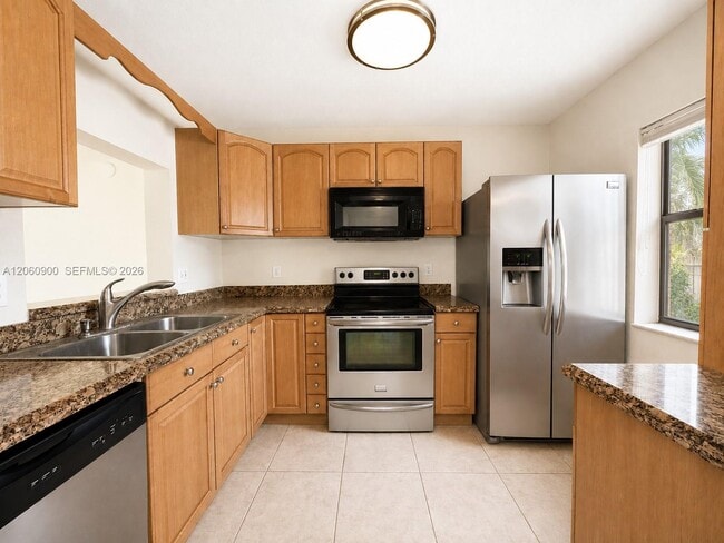 Building Photo - 6585 Somerset Dr