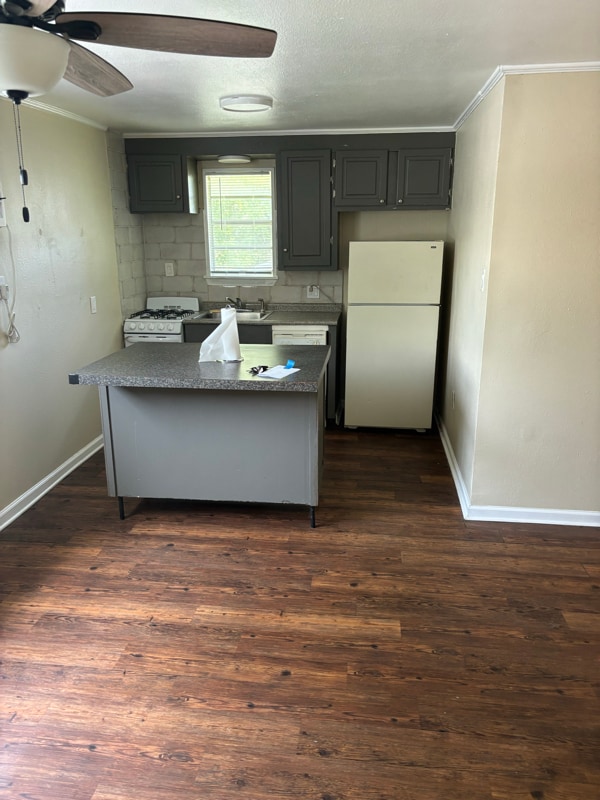 Building Photo - 2584 Iowa St