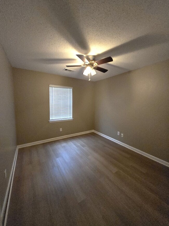 Photo - 4 Success is now offering this spacious 3 ... House