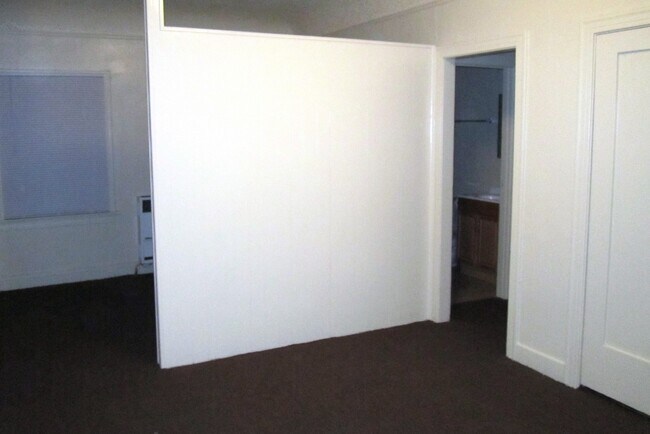 Building Photo - 507 Loma Dr