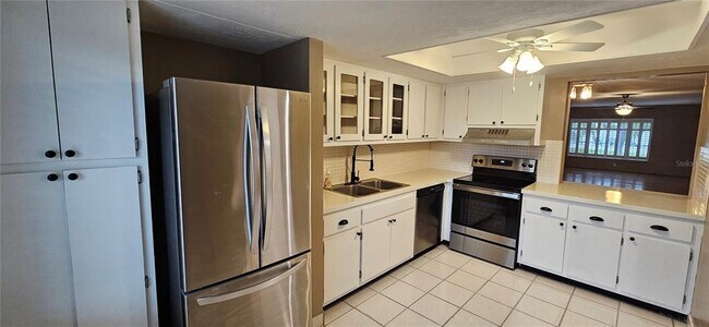 Building Photo - 2244 Winkler Ave