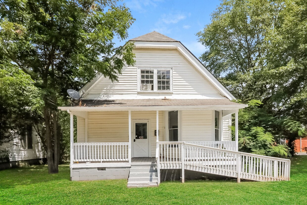 Primary Photo - 115 Sardis St