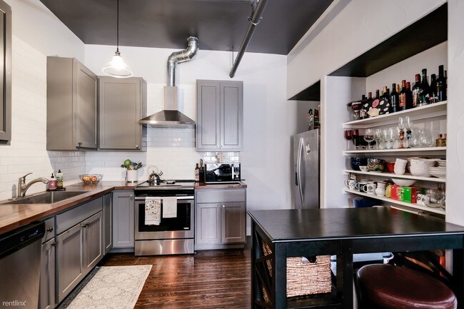 Building Photo - 3 br, 2 bath  - 201 E Courtland #101