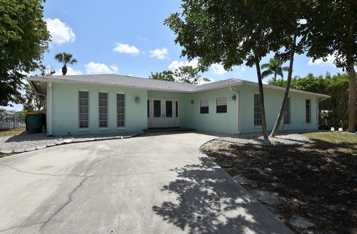 Foto principal - 3461 Lakeview Dr