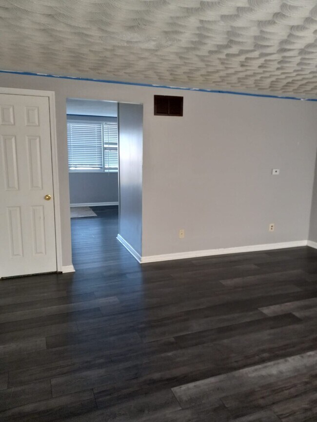 Building Photo - 802 Regis