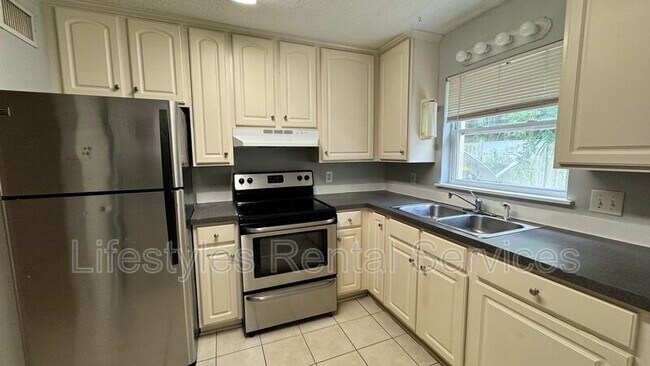 Building Photo - 209 7th St S