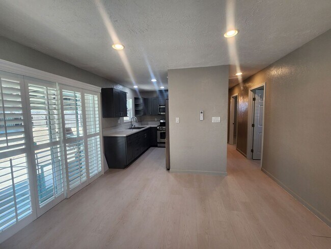 Foto del edificio - Gorgeous 2 Bedroom 1 Bath