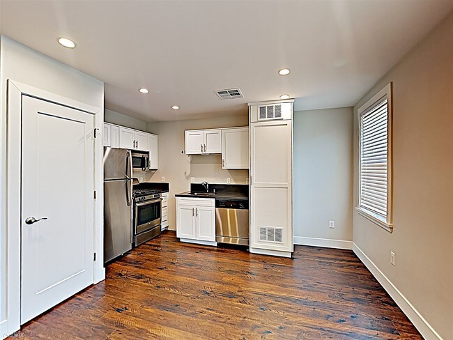 Foto del edificio - 1 br, 1 bath  - 1325 18th St Apt 302 Apt 302