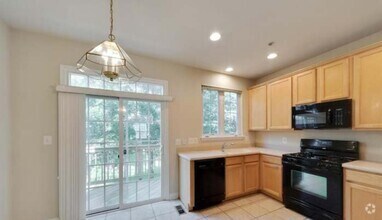 Building Photo - 8026 Pennington Dr