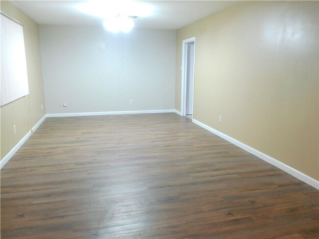 Building Photo - 3230 Casa De Palmas Dr